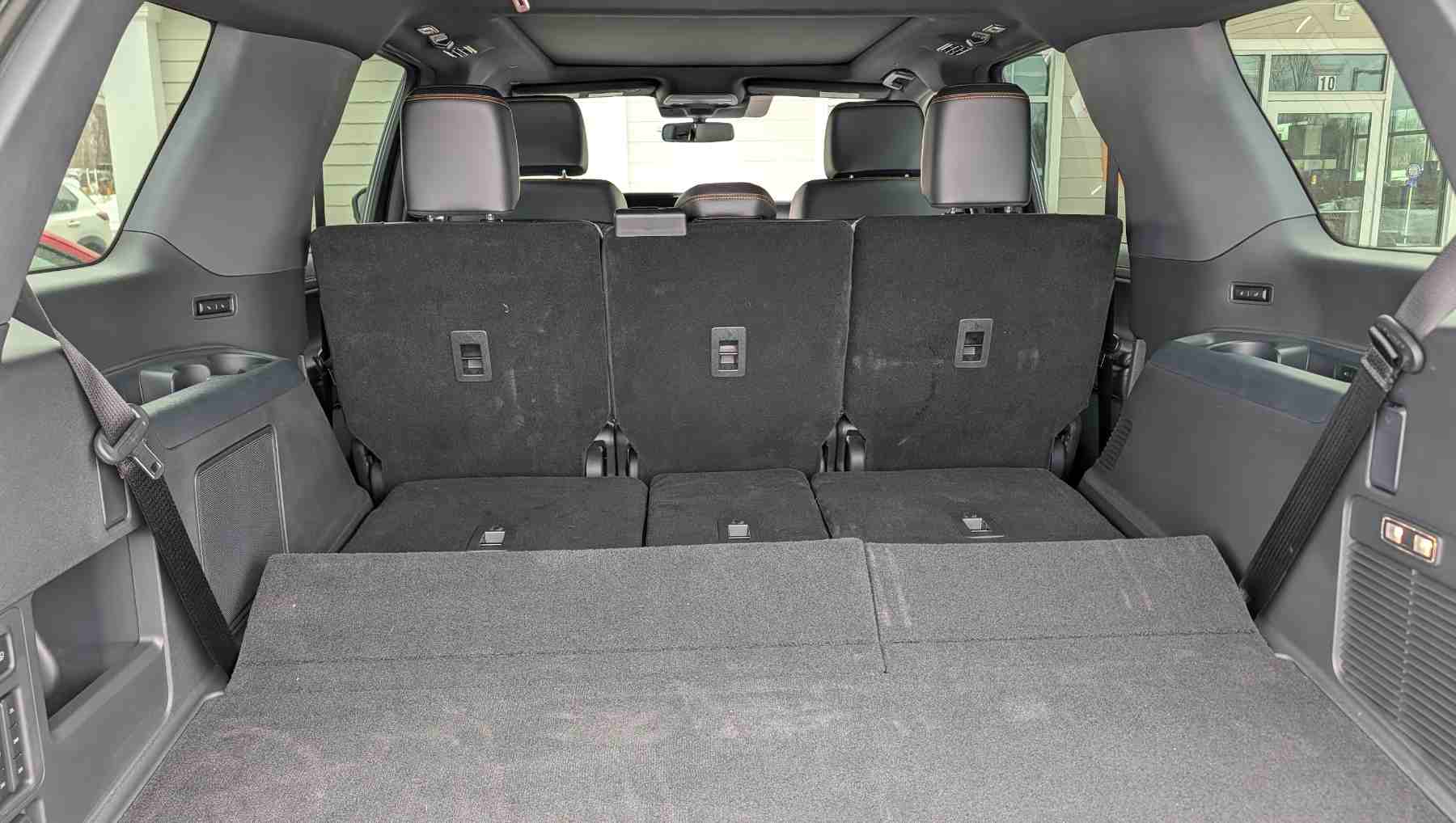 Ford Expedition Tremor cargo space