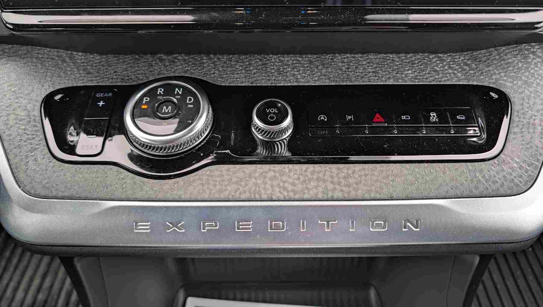 Ford Expedition Tremor physical buttons, gear select, drive select