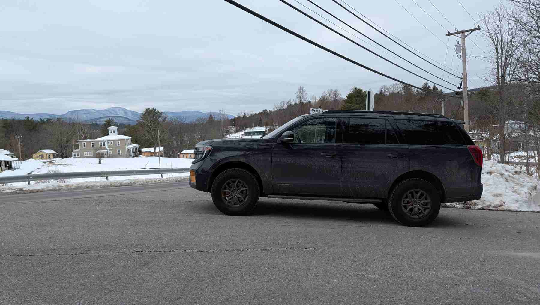 Ford Expedition Tremor side view with snow in the background