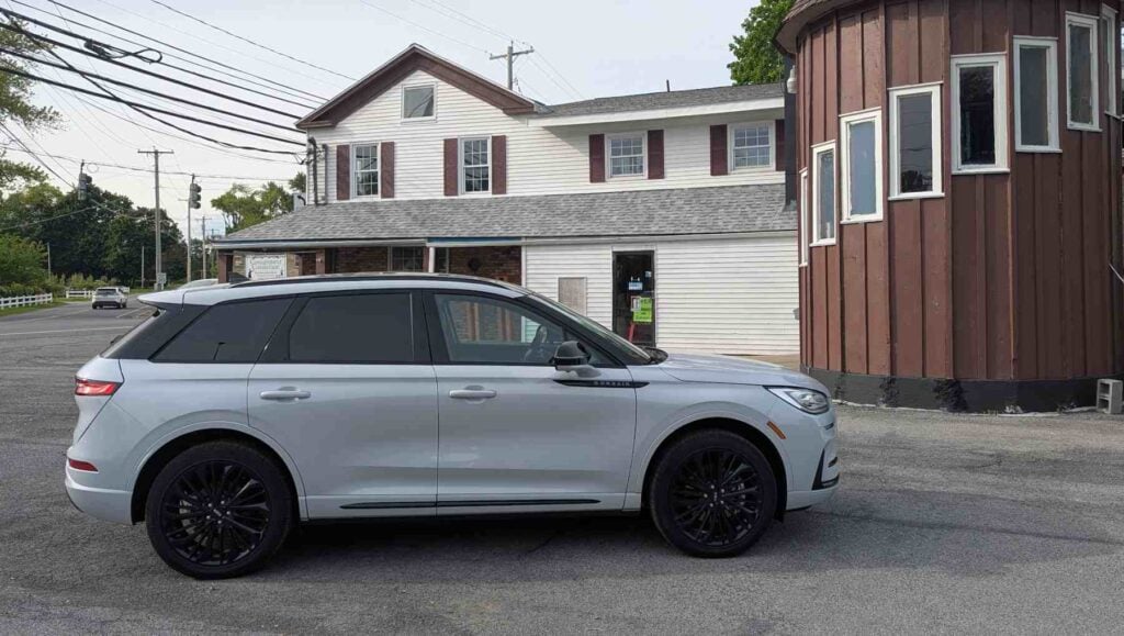 A white Lincoln Corsair