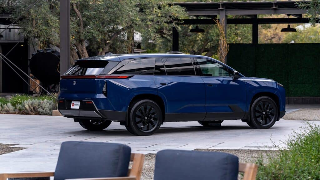2027 toyota highlander ev