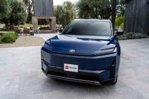 2027 toyota highlander ev