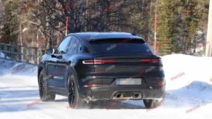 Spy photo of a 2027 Porsche Cayenne Coupe Turbo GT winter testing in the snow