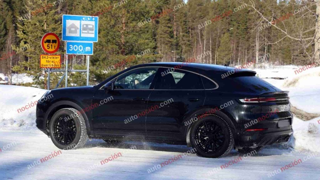 Spy photo of a 2027 Porsche Cayenne Coupe Turbo GT winter testing in the snow