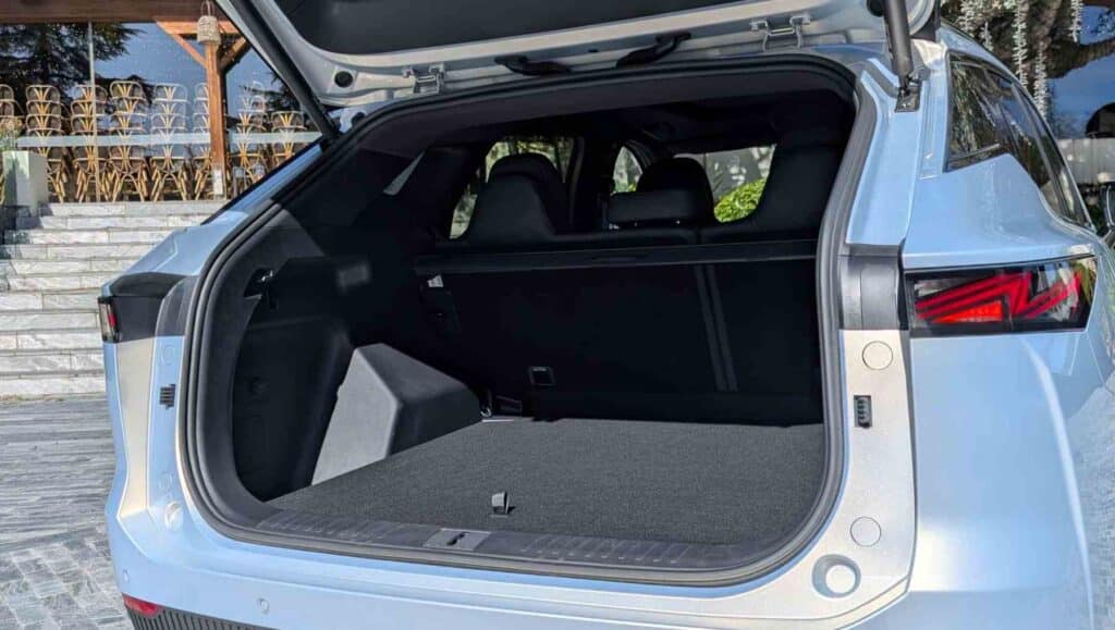 Trunk space in a silver OMODA 7 SHS Chinese-Hybrid