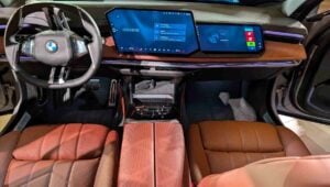 Dash and interior of the 2027 BMW 7-Series