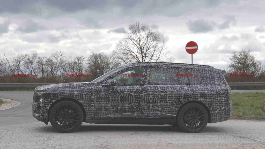 2027 BMW iX7 spy 