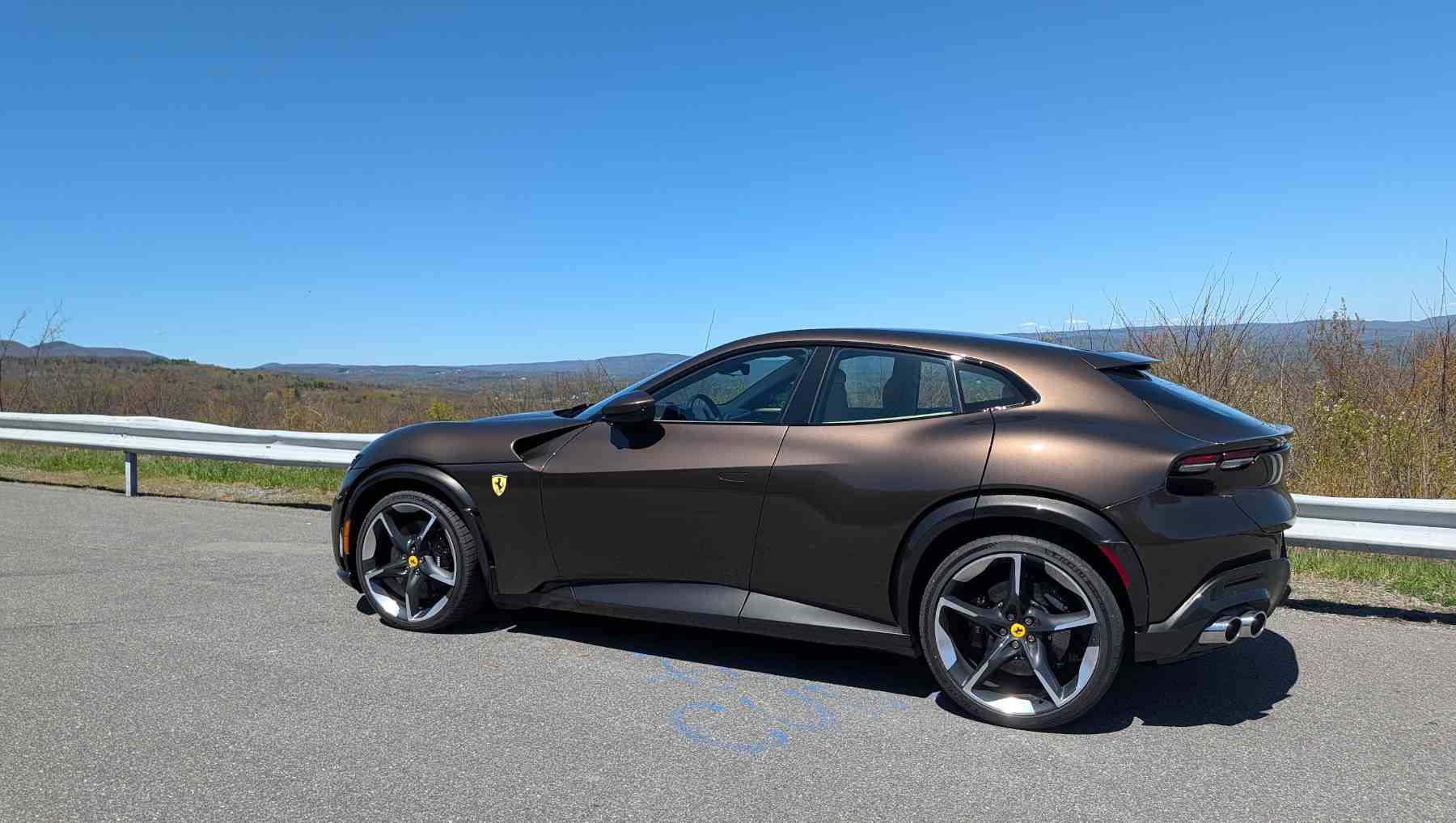 Side view of a Ferrari Purosangue at an overlook