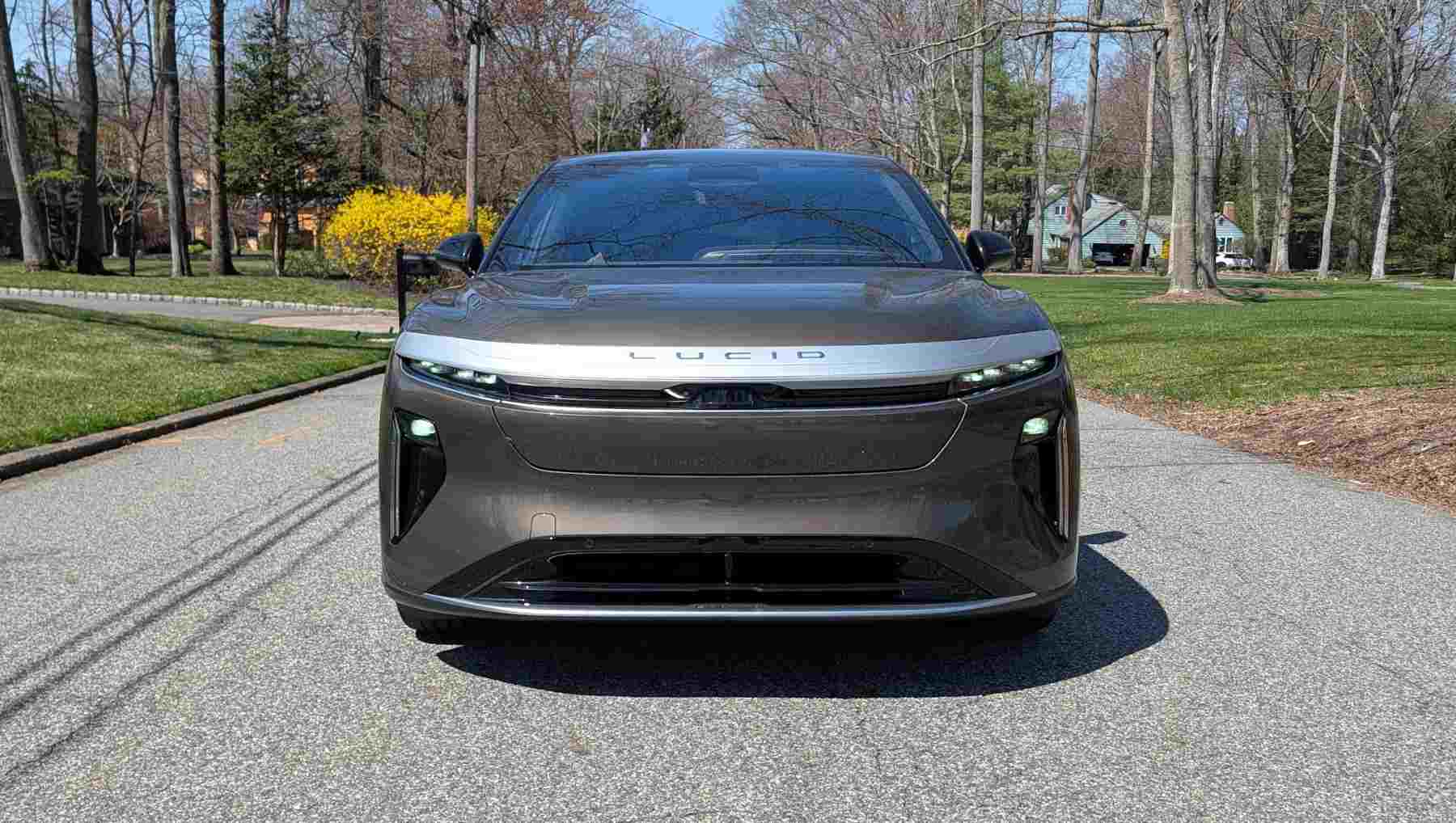 Review: Lucid’s 828 HP SUV is Exceptional, Even When It’s Stuck in Traffic