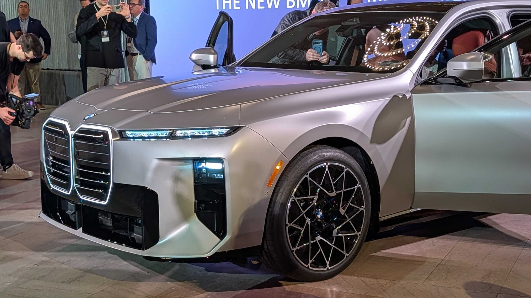 BMW Reveals 7 Series And It Sounds Dangerously Dreamy