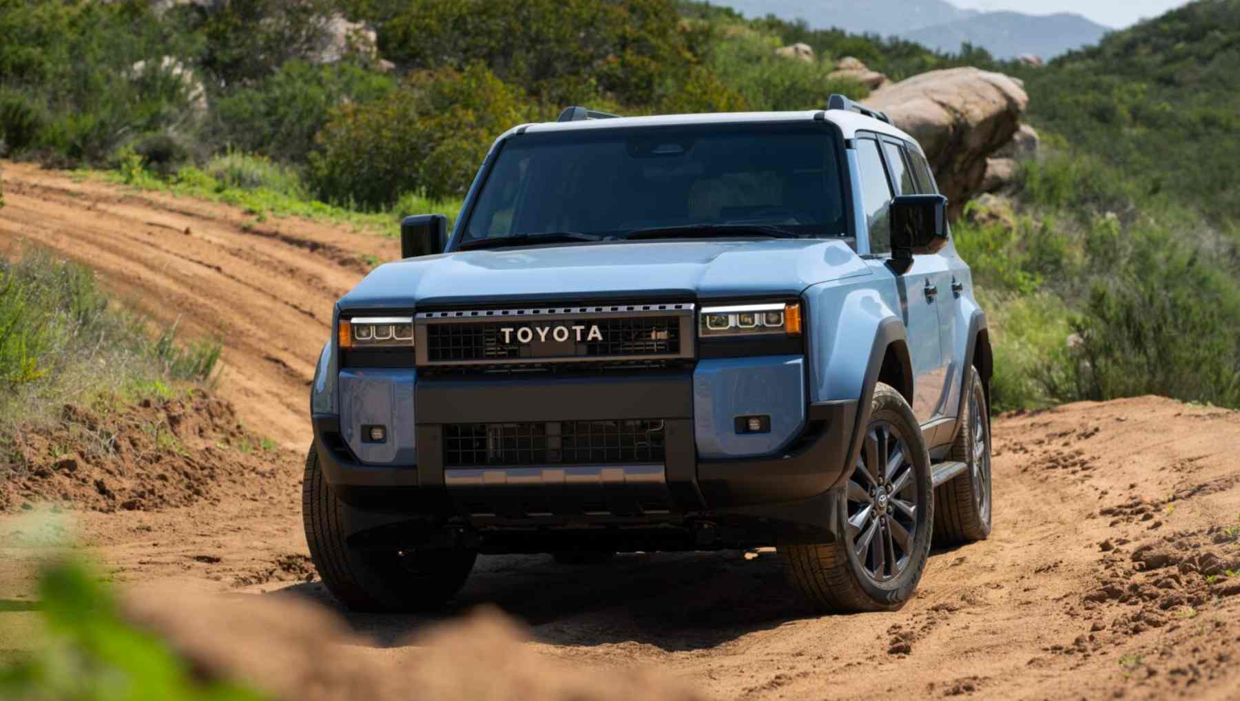 There’s a New Reason American Off-Roaders Are Picking This British SUV Over the Toyota Land Cruiser