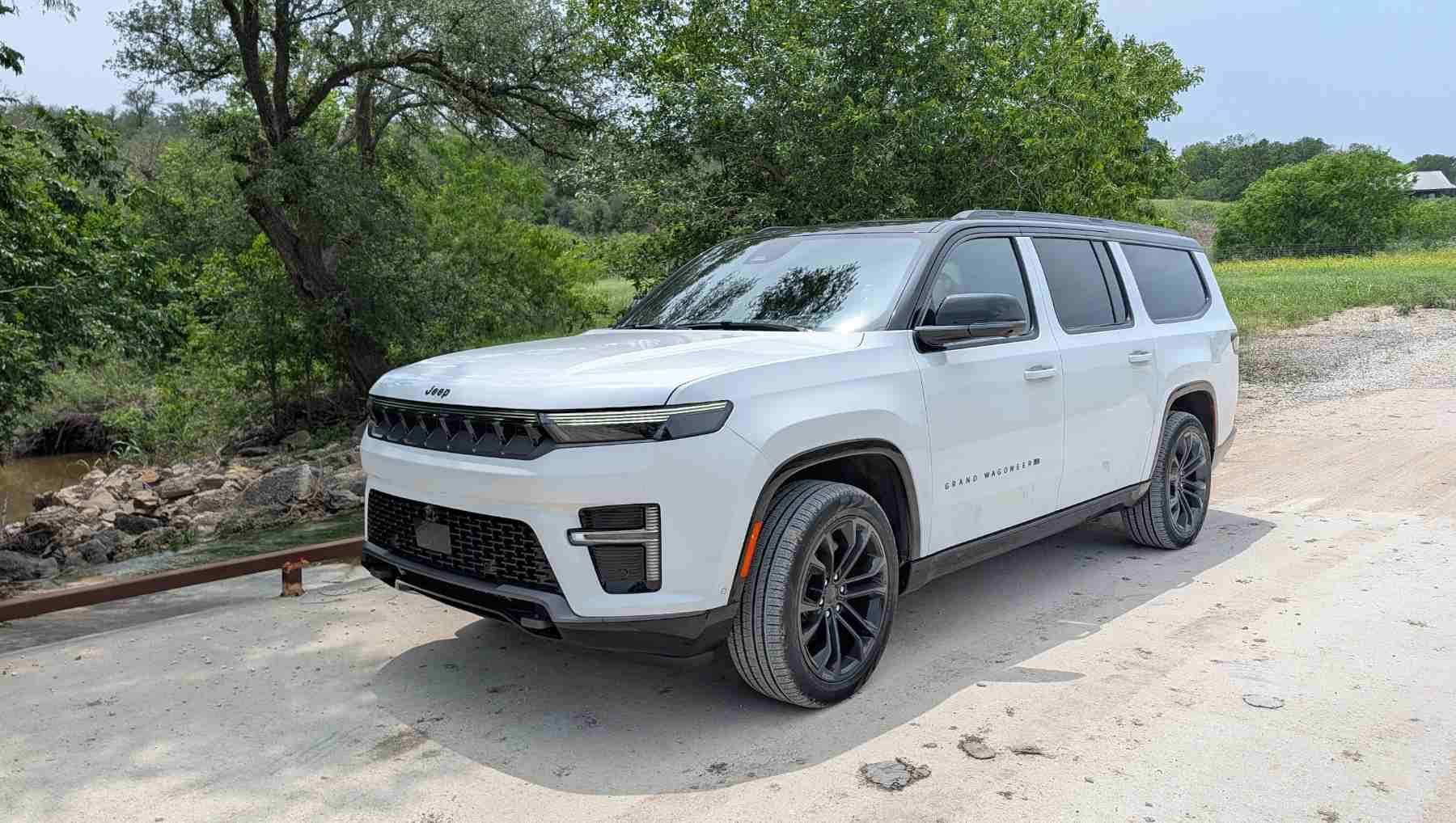I Spent a Day in the 2026 Jeep Grand Wagoneer in Texas. The Twin-Turbo V6 Hits 60 in Under Six Seconds, It Tows 10,000 Pounds, and the Third Row Still Has Room for a Six-Footer