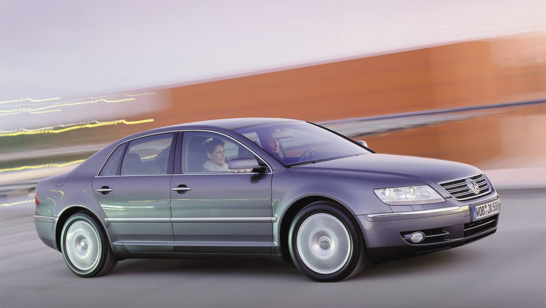 Volkswagen Spent $1.5 Billion Trying to Take on the Mercedes S-Class. This Is Why it Failed