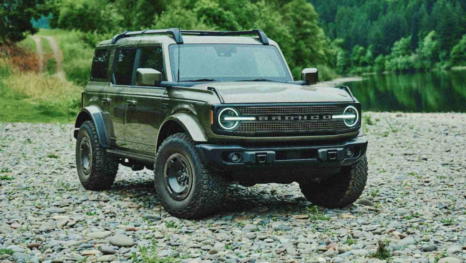 Ford Just Took the Bronco Raptor’s 418-HP Engine, the Sasquatch Package’s Off-Road Gear, and Bolted It All Into One Truck — and It Might Be the Most Capable Bronco Ever