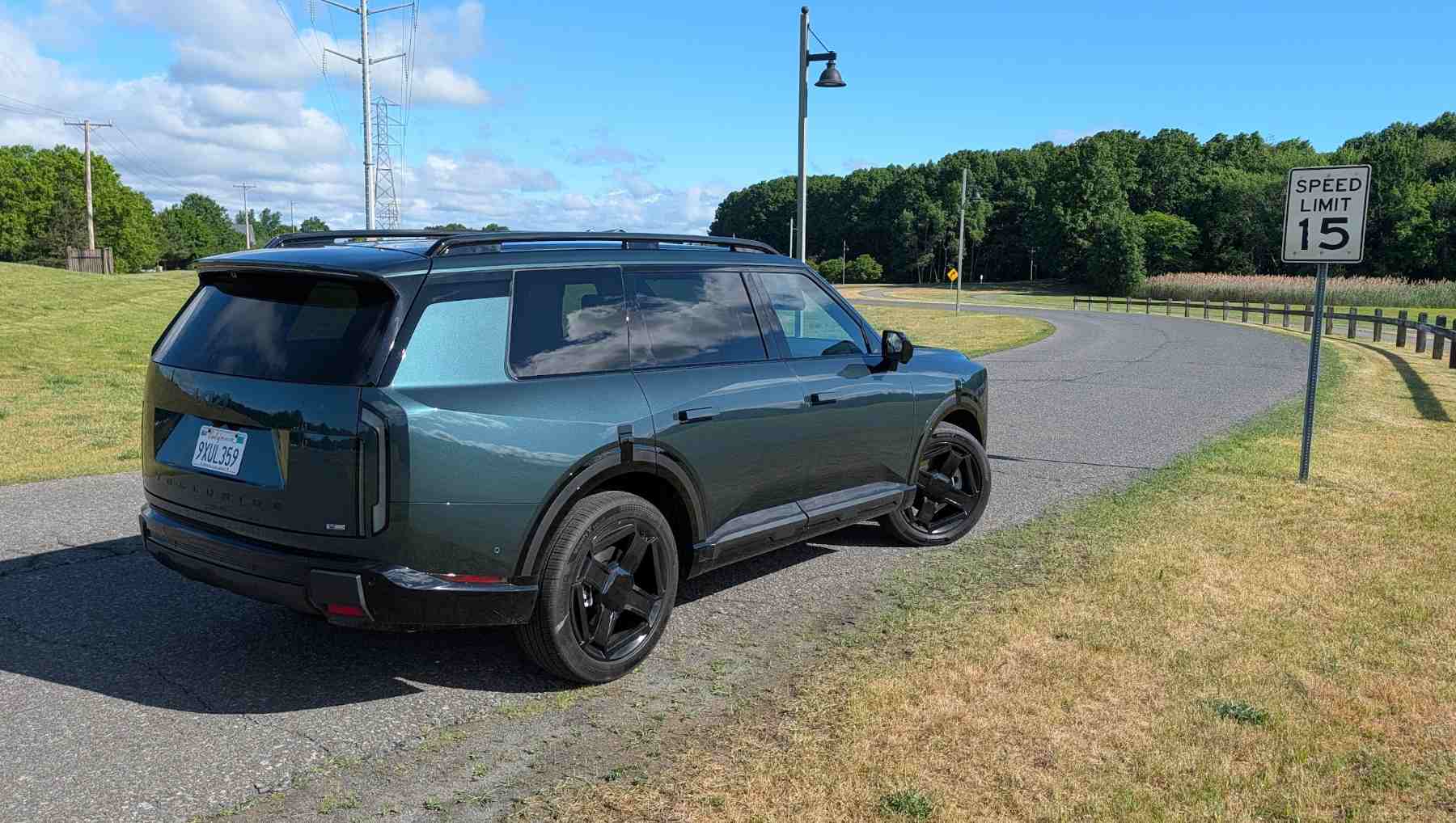 A rear 3/4 shot of the the 2027 Kia Telluride