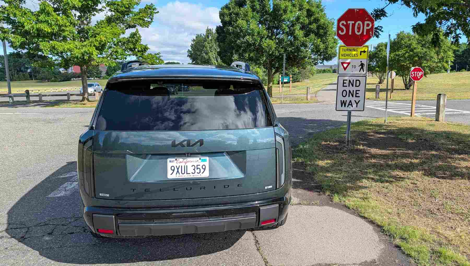 A rear shot of the the 2027 Kia Telluride