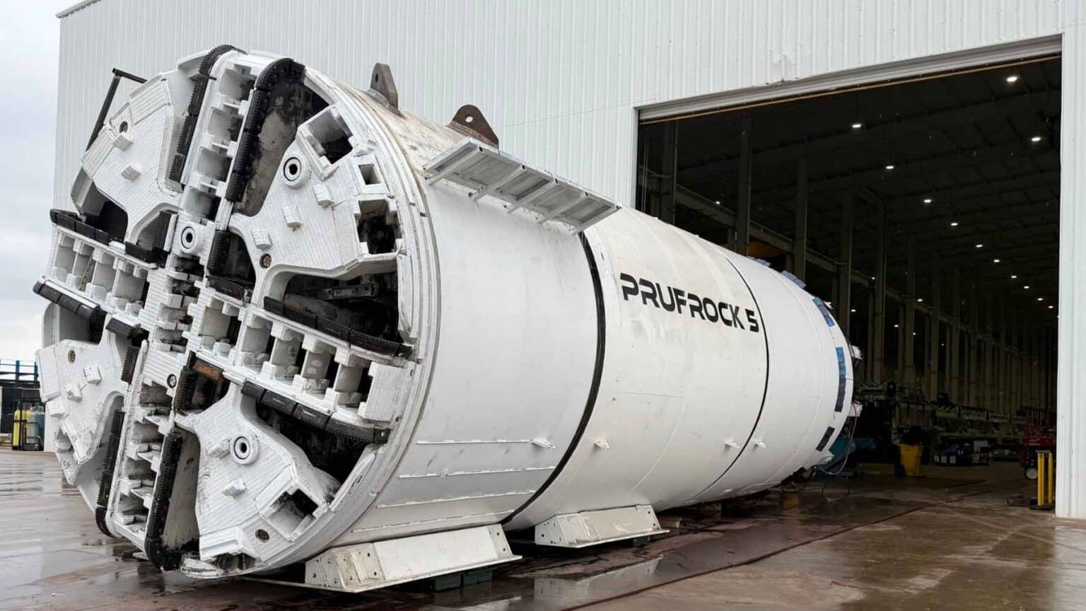 A 400-ton American boring machine clamps 4 million pounds of grip ...