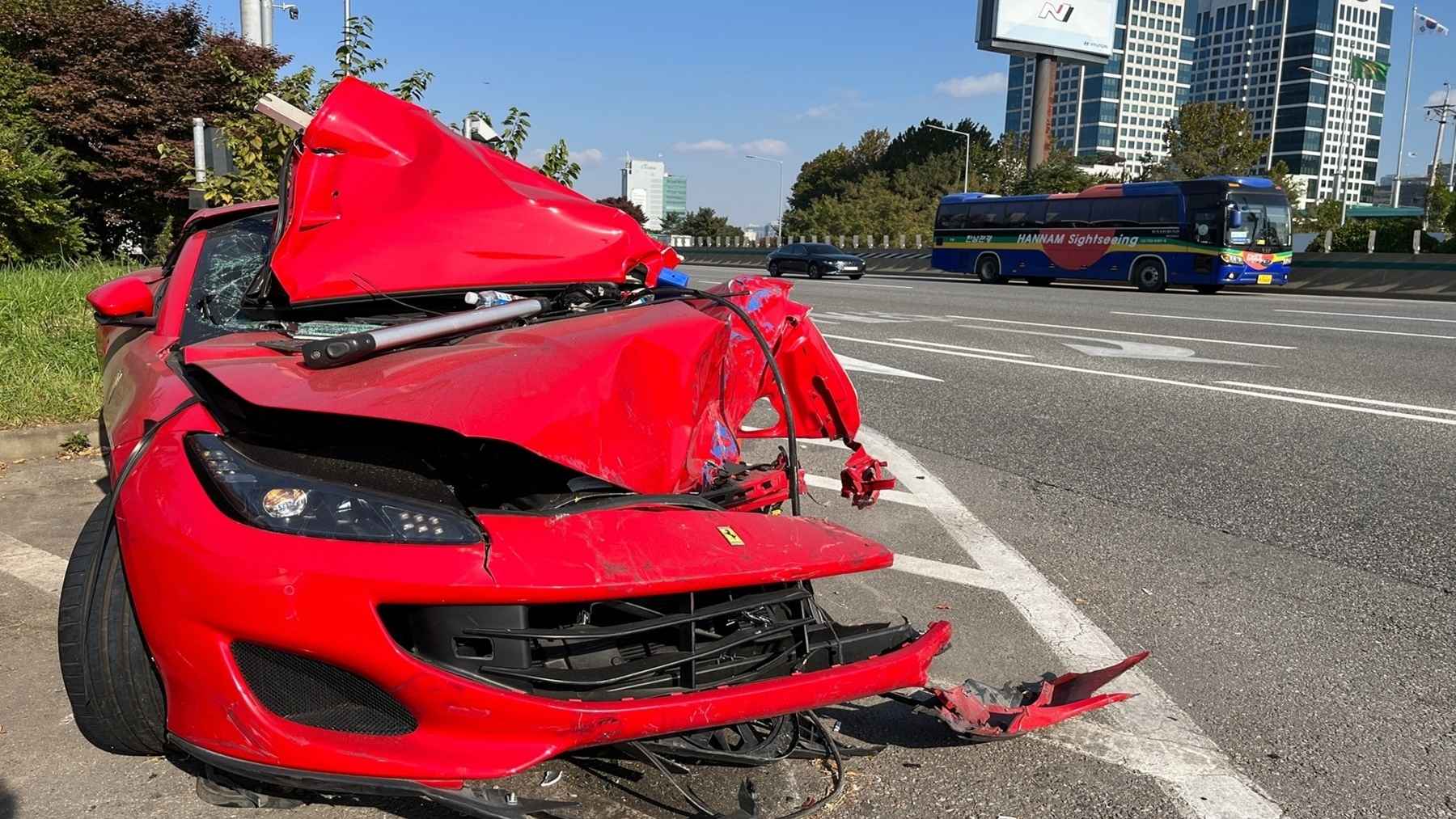 Mr. Bean crashed the world’s fastest road car twice, filed Britain’s biggest car insurance claim ever at $1.4 million, and the McLaren F1 he finally sold in 2015 has doubled in value since: five hypercar crashes that made insurers weep