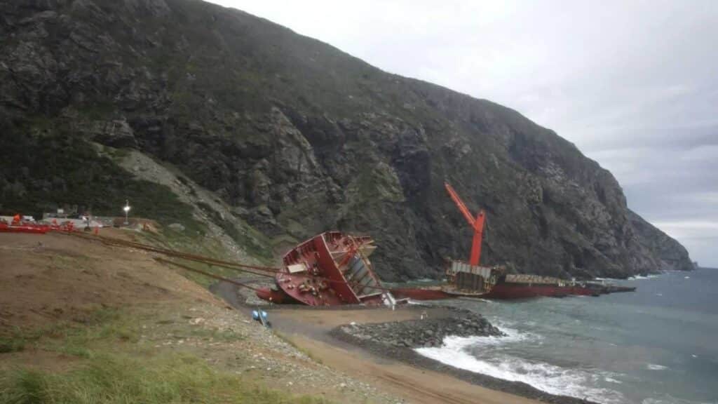 Foot Piece Engine A 679-foot container ship that won't float was dragged 174 feet toward ...