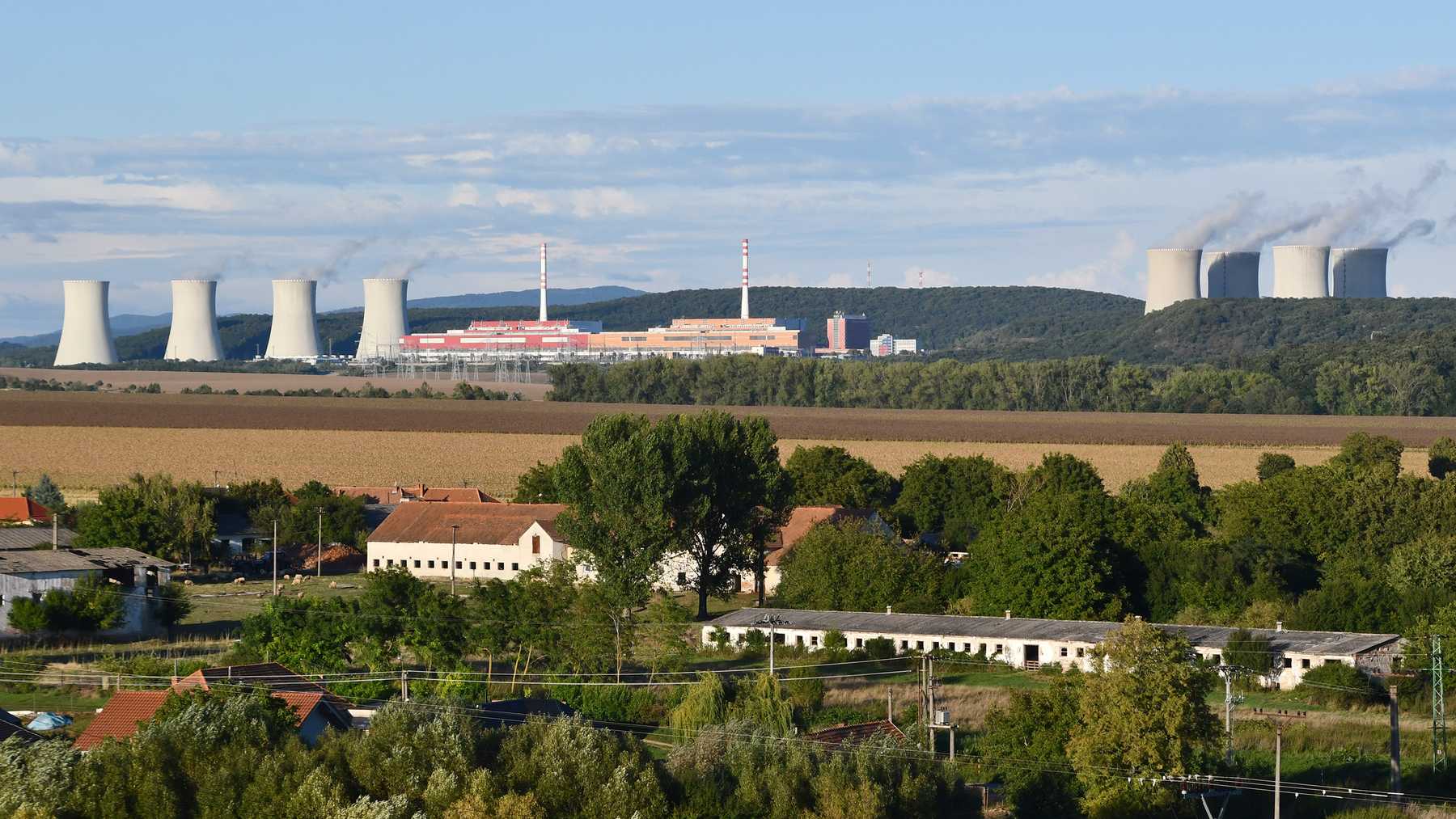 A 471-megawatt reactor in Slovakia sent its first electricity to the grid at 8:41 at night, running at a fifth of its power on one of its two turbines, two days after an odd voltage reading on its generator made its operator rerun the tests and call off the press conference