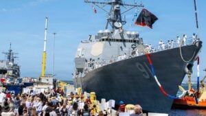 Two Foot A 9,300-ton destroyer back from a 55,000-mile deployment and the ...