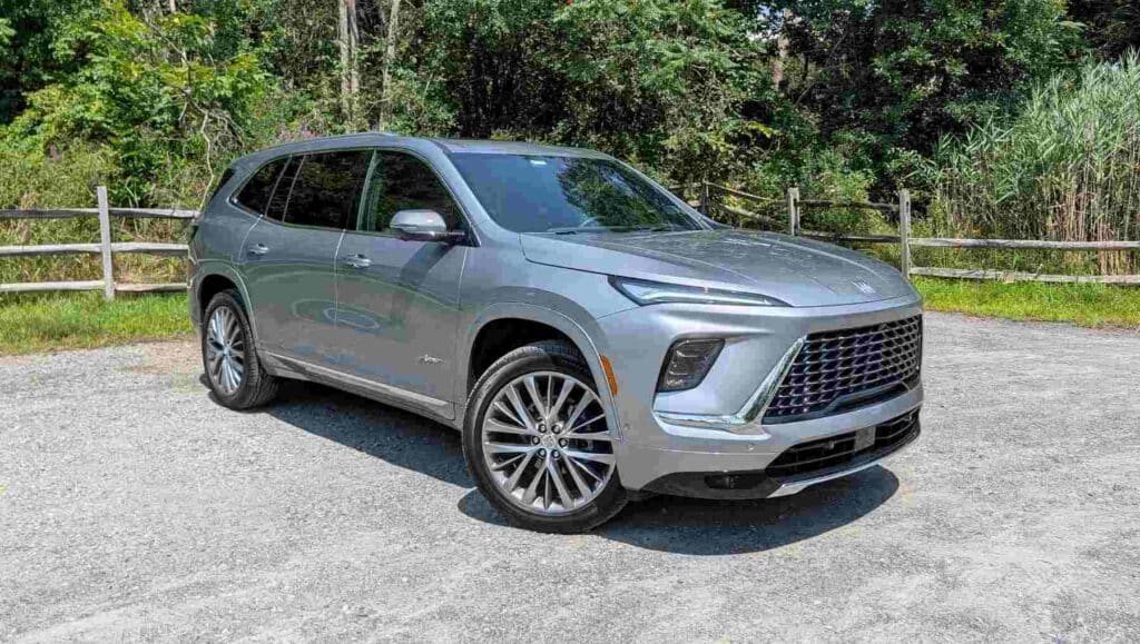 Front 3/4 view of a 2026 Buick Enclave Avenir in Silver