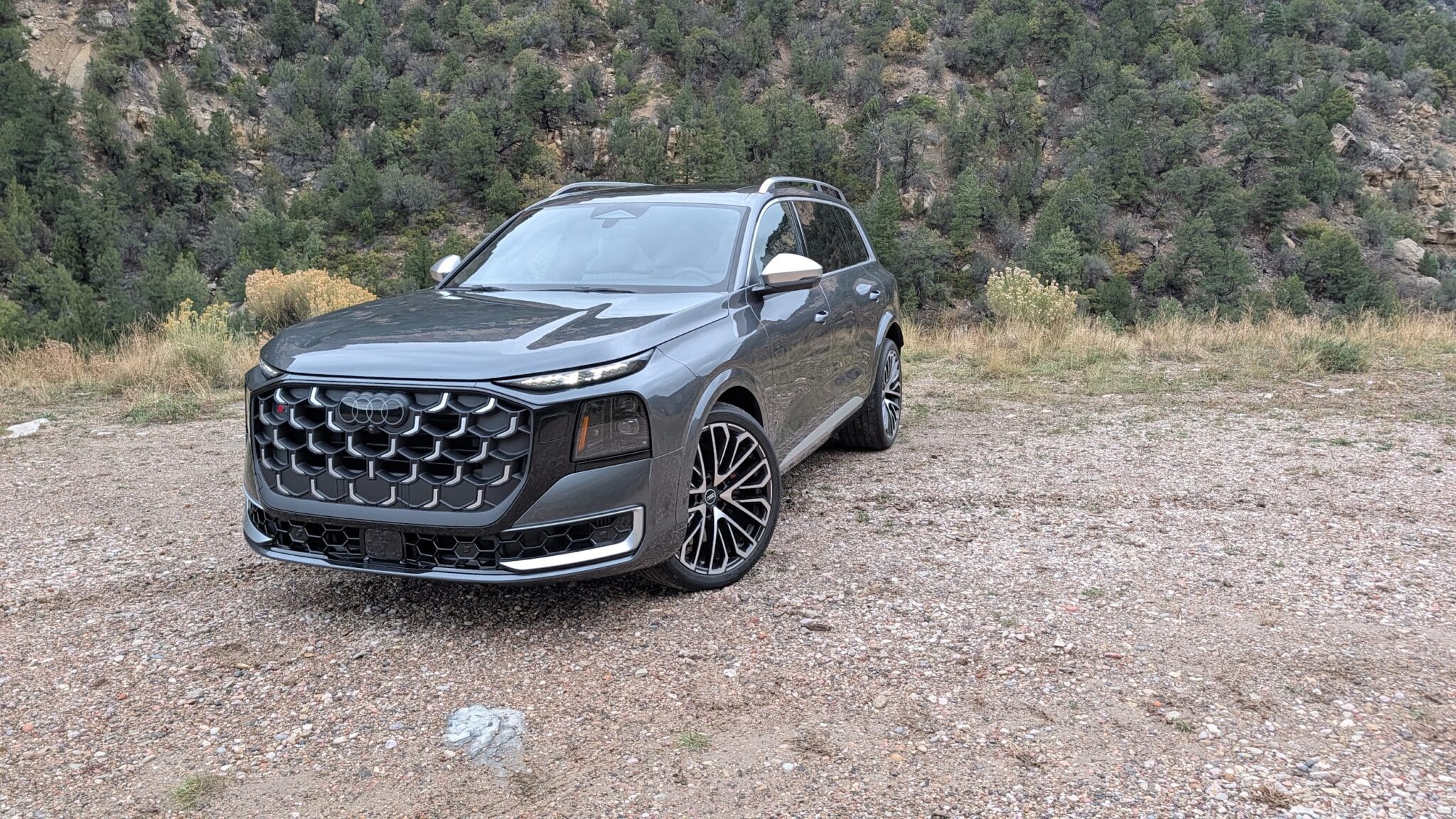 The 2027 Audi SQ9 front 3/4 view