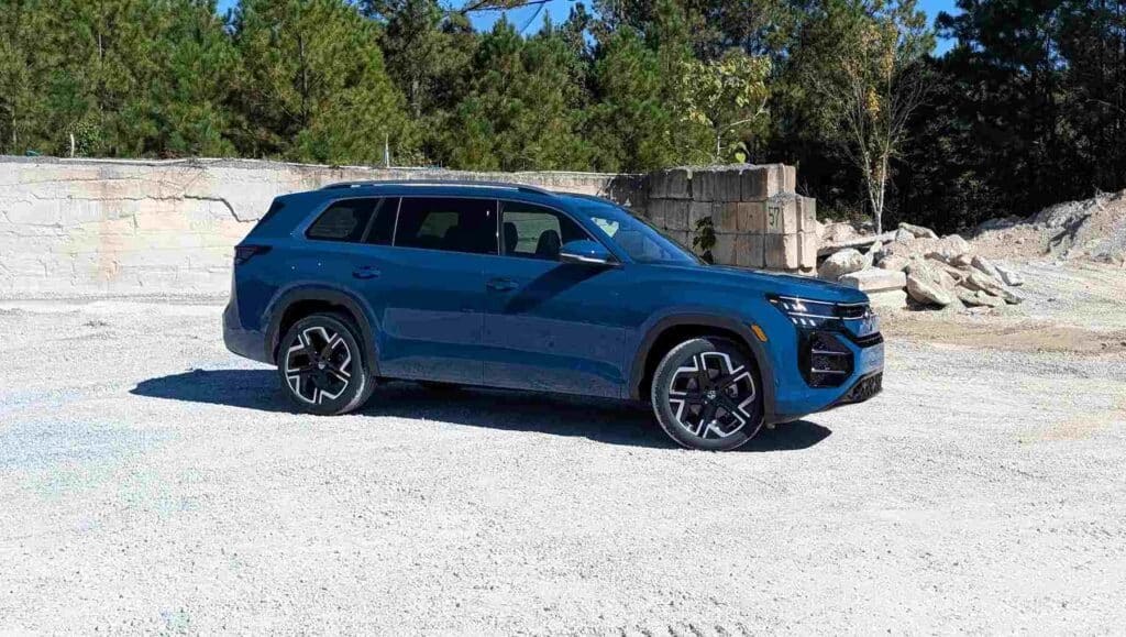 Side view of the the 2027 Volkswagen Atlas