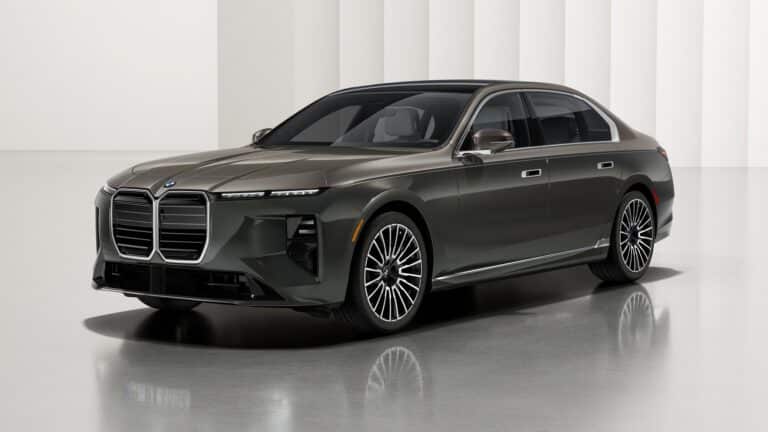 2027 BMW 7 Series in dark gray, front three-quarter view