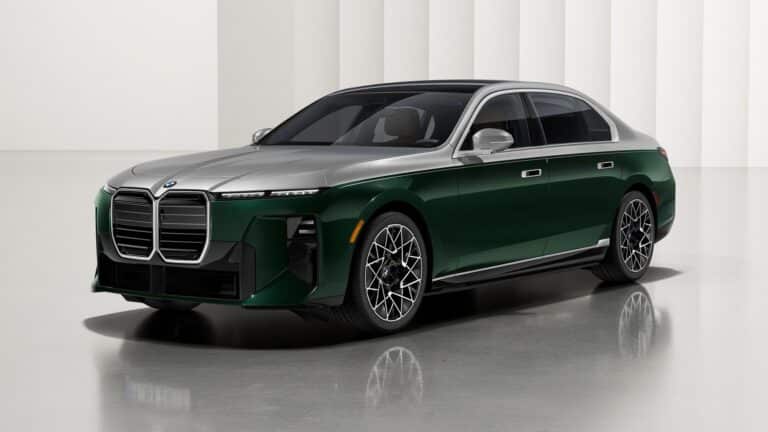 2027 BMW i7 in green and silver two-tone, front three-quarter view