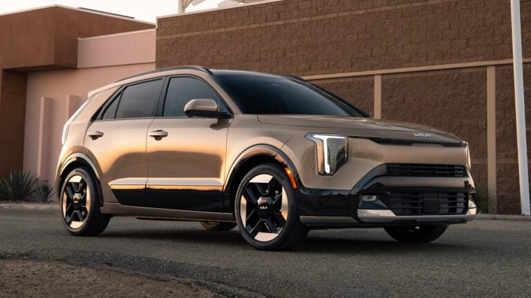 2027 Kia Niro in bronze, front three-quarter view