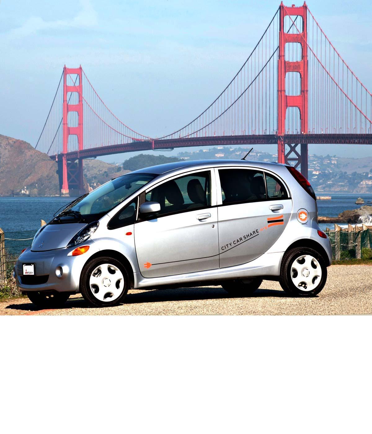 Citi car share THE CITI HOPPER FLEET. Branded in our distinct Citi Hopper blue striped livery, our vehicles are easily recognisable on the roads in Cape Town. Our Toyota Avanza's have a London Taxi cab feel about them and are ideal for transporting passengers.