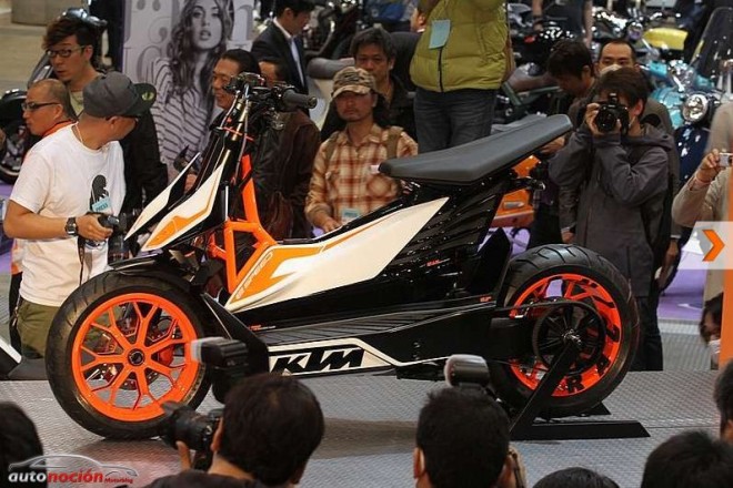 E-SPEED: ¡KTM desvela un proyecto de scooter en Tokyo!