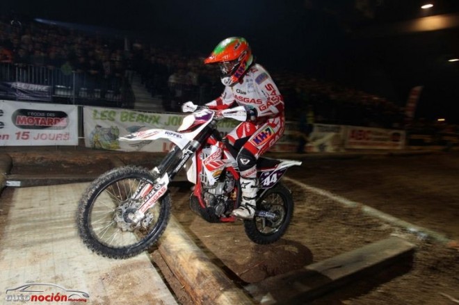 Dani Gibert, Alfredo Gómez y Laia Sanz en el Superenduro de Francia