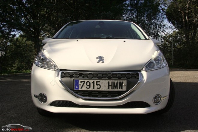 B Peugeot 208 frontal