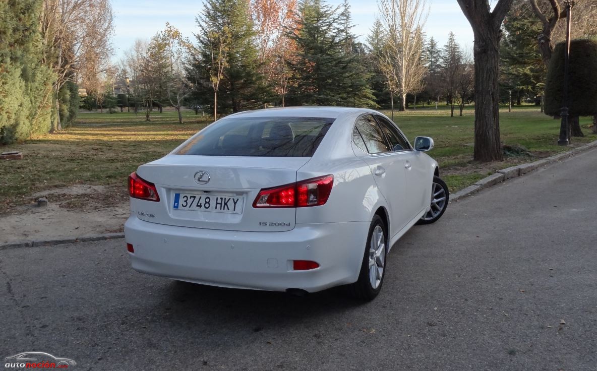 Lexus IS 200d trasera