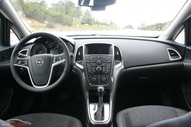 Opel Astra Interior01