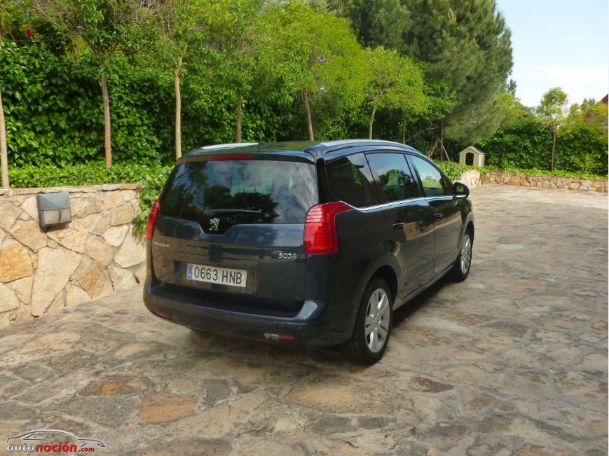 Peugeot 5008 lateral trasero 1