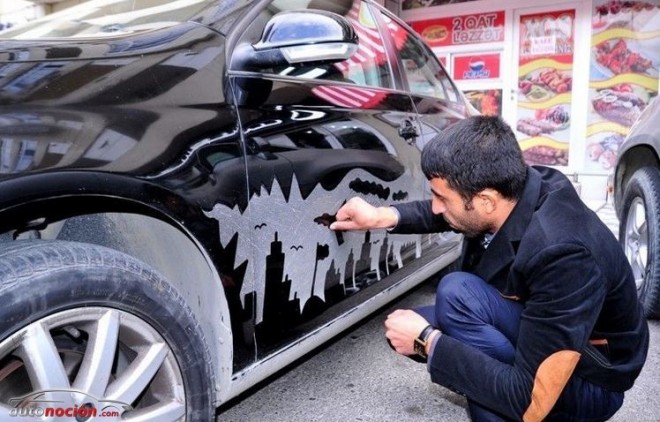 Este tío hace de la suciedad de tu coche una obra de arte