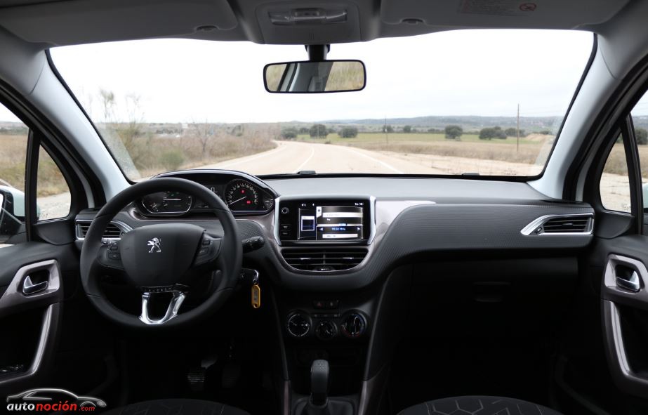 Peugeot 2008 Active interior