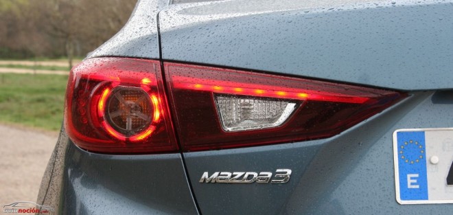 Mazda3 SportSedan Piloto Trasero 01