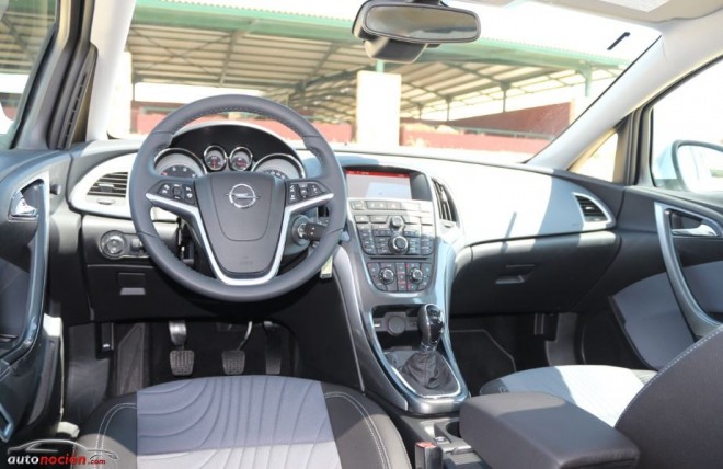 Interior Opel Astra Ecotect 136 cv