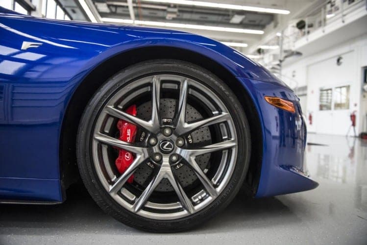 Motor Lexus LFA V10 powered by Yamaha detalles