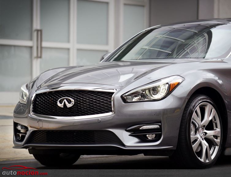 Infiniti Q70 frontal