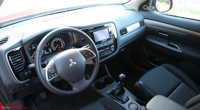 Mitsubishi Outlander Interior 04