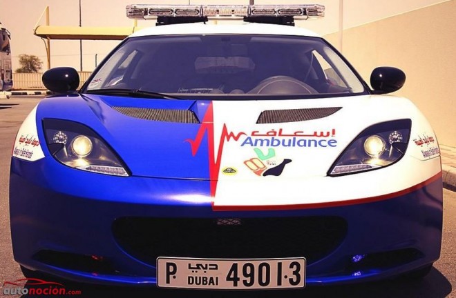 ¿Un Lotus Evora y un par de Mustangs como ambulancias?: Sí, sólo podía ser en Dubai