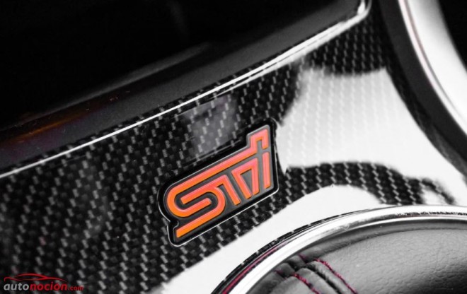 STI logo iluminado BW