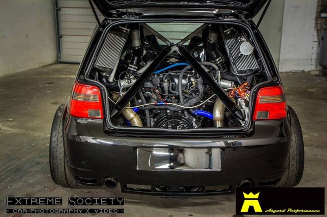 El Golf R32 de Asgard con motor V10 Bi-Turbo de origen Lamborghini, es real y funciona