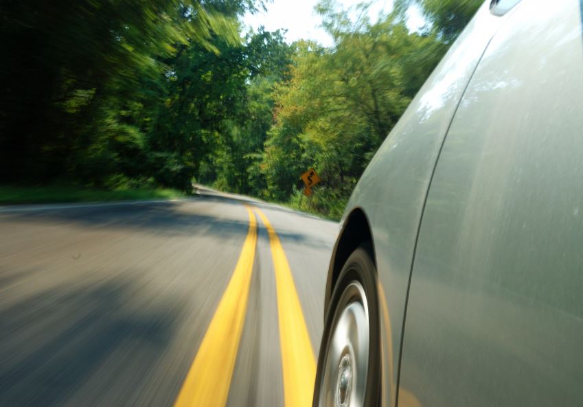 Eliminar las líneas de la carretera para reducir la siniestralidad: La idea que triunfa en Reino Unido