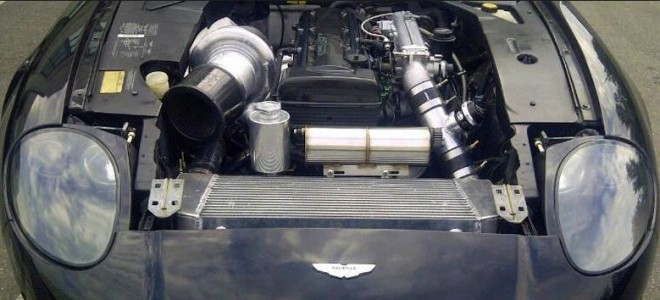 ¿Y si montamos el motor de un Toyota Supra en un Aston Martin DB7?: Interesante trasplante